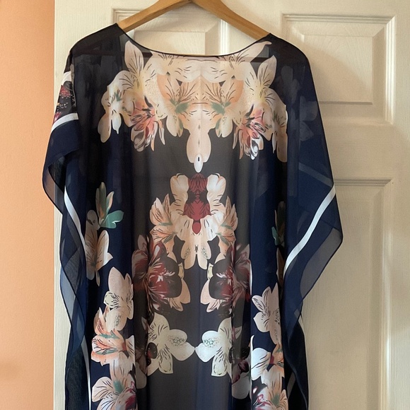 Floral cover up - Picture 1 of 4